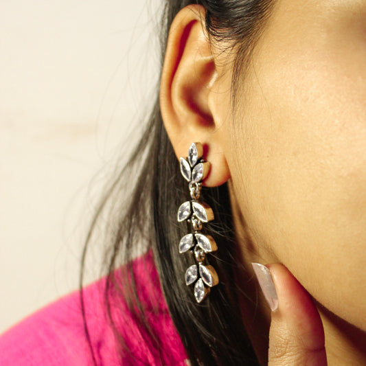 Anaya Intricate Leaf Line Earring