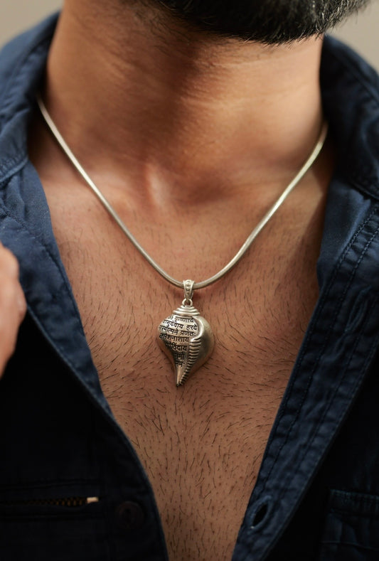 Shri Krishna Vasudevaya Shankha Pendant
