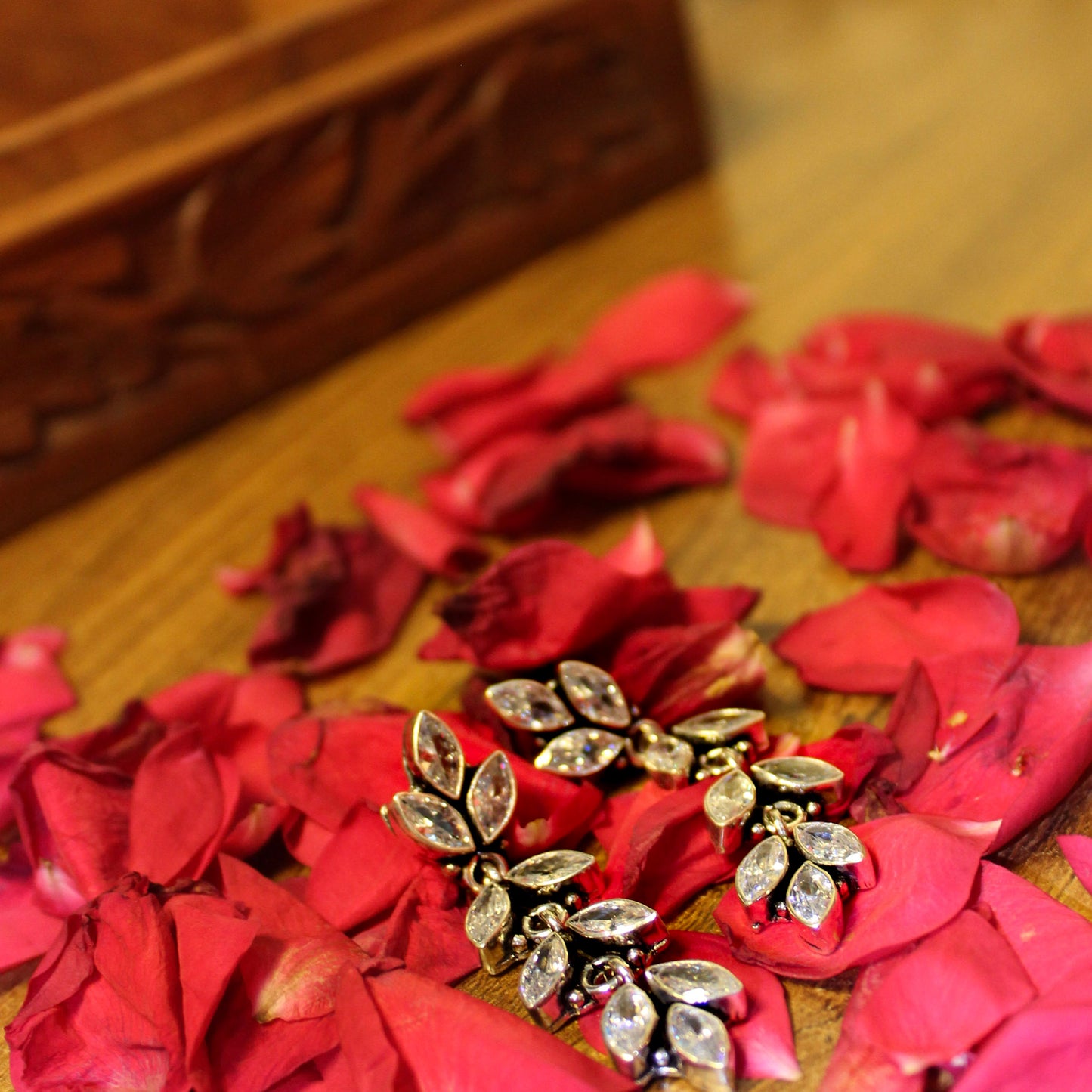 Anaya Intricate Leaf Line Earring