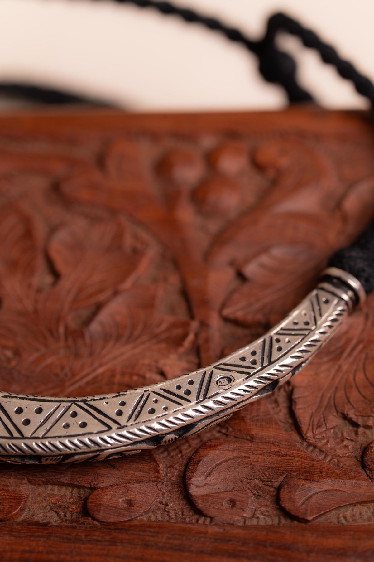 Classic Chitai Flower Engraved Hasli