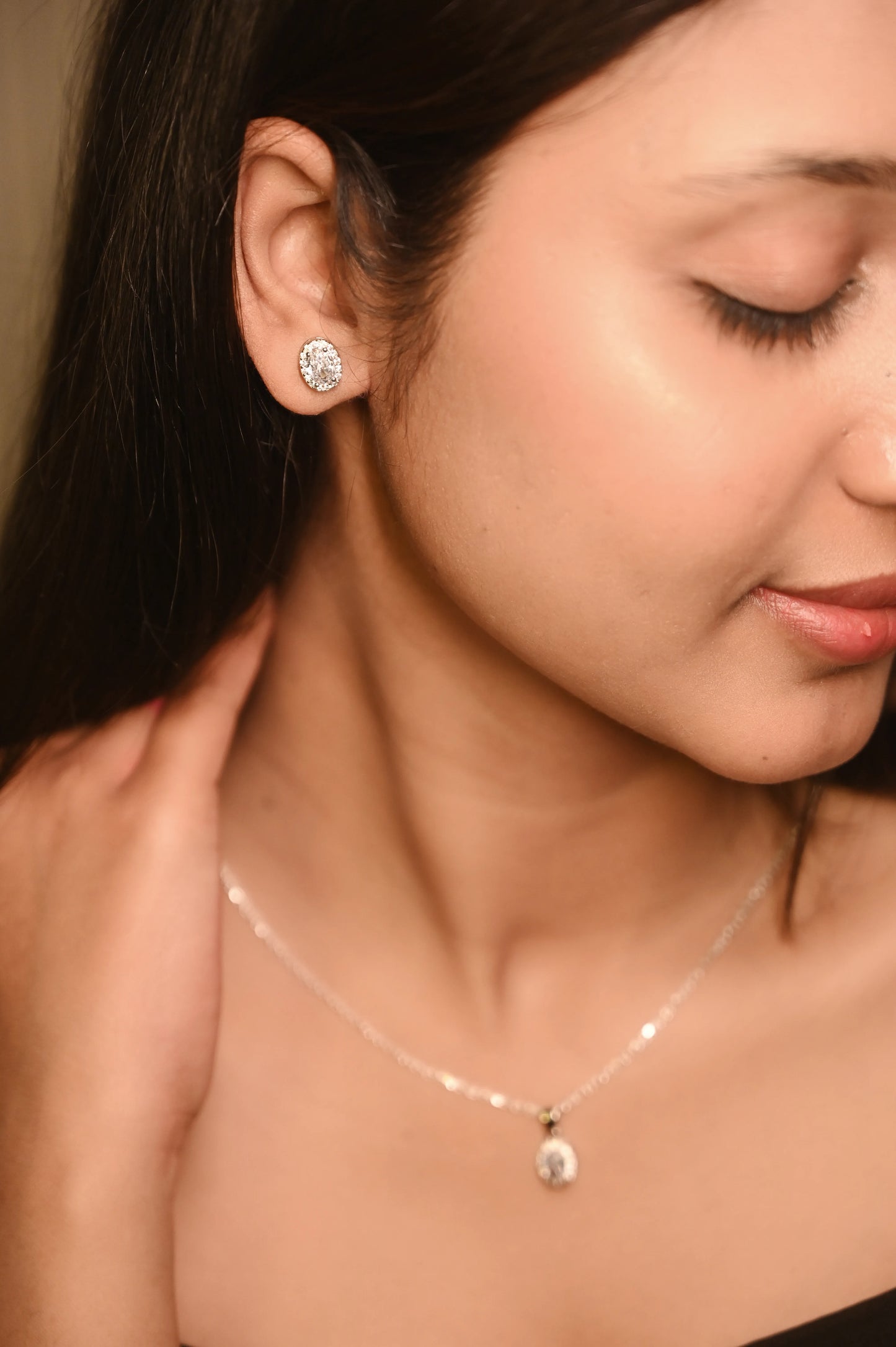 Silver Oval Radiance Necklace Set