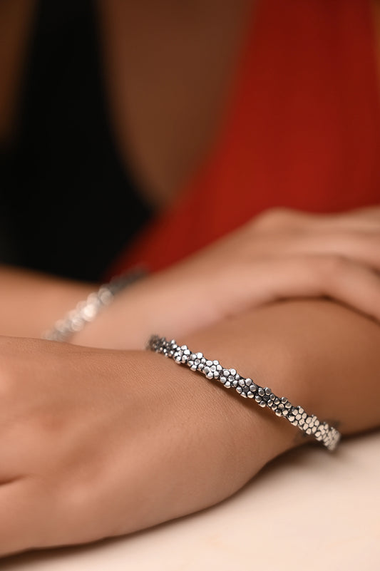 Aadhya Flower Sequence Bangle