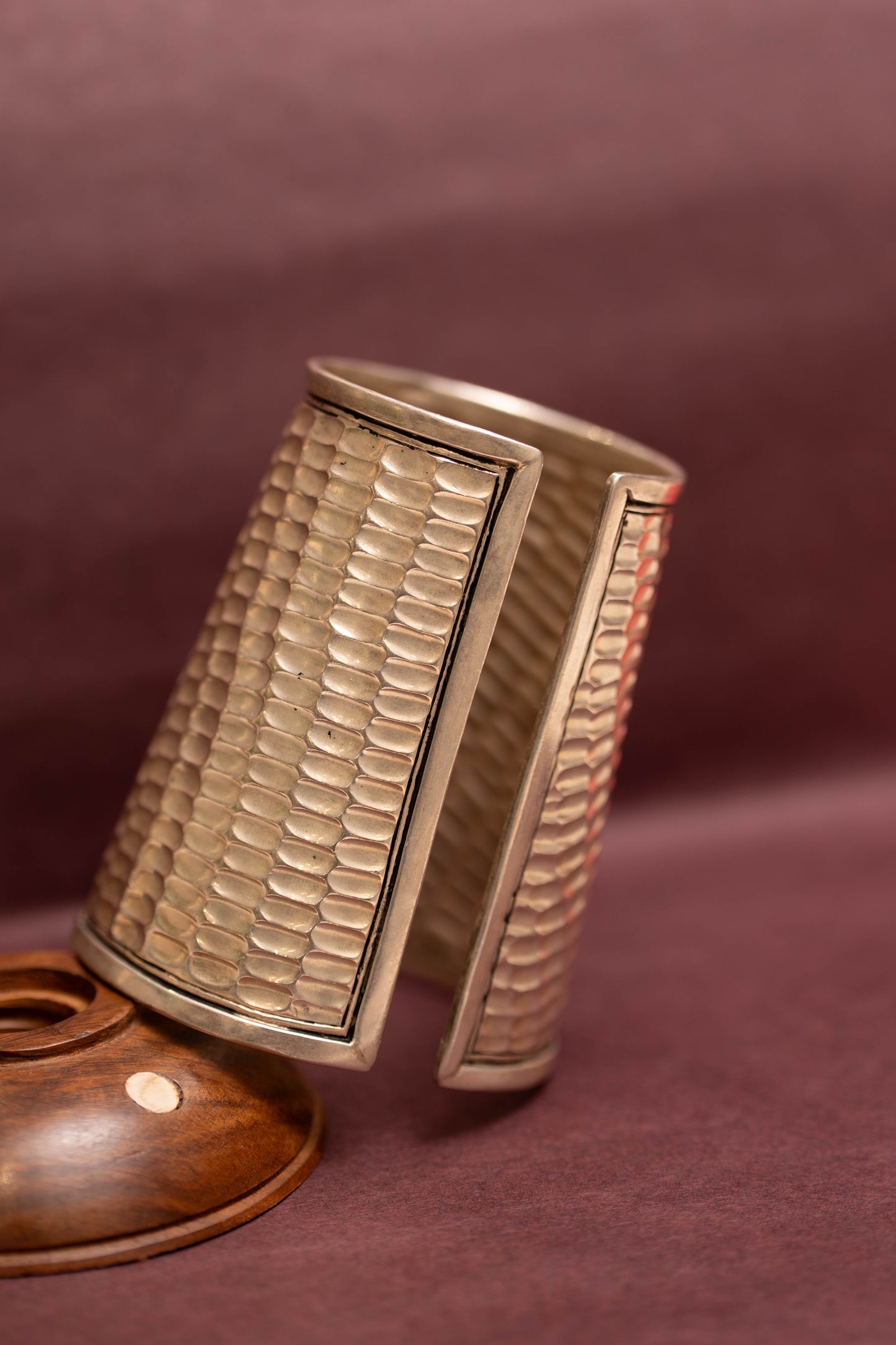 Anokhi Hammered Statement Handcuff