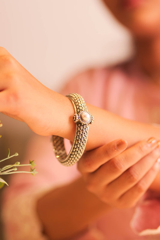 Aadhya Pearl Weave Classic Kada