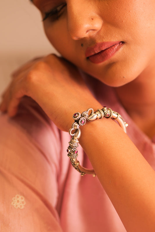 Mishi Ruby Rawa Detailed Kada