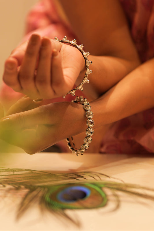 Mishi Sunehri Jadau Phool Kada