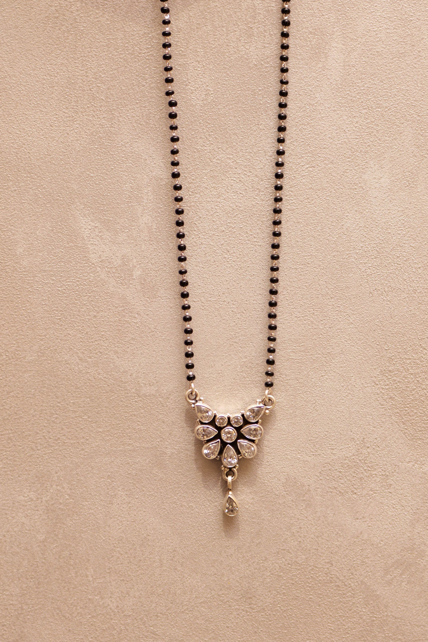 Anokhi Jadau Petal Drop Mangalsutra