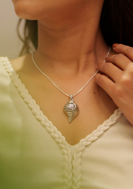 Shri Krishna Vasudevaya Shankha Pendant