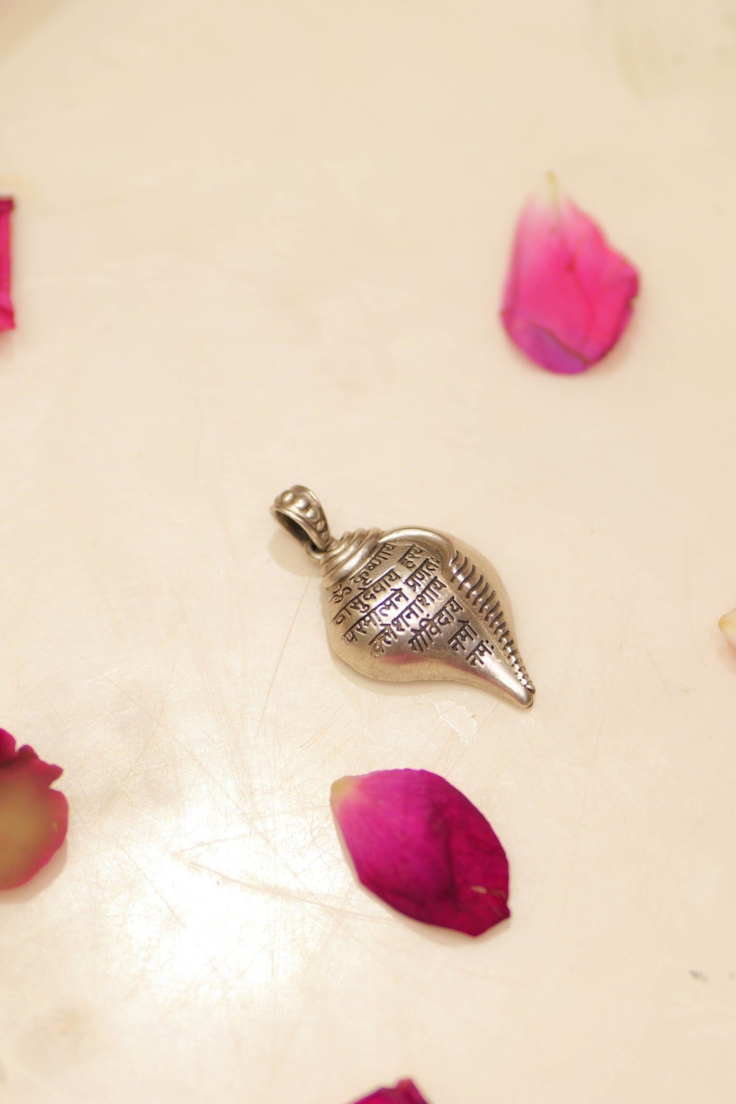 Shri Krishna Vasudevaya Shankha Pendant