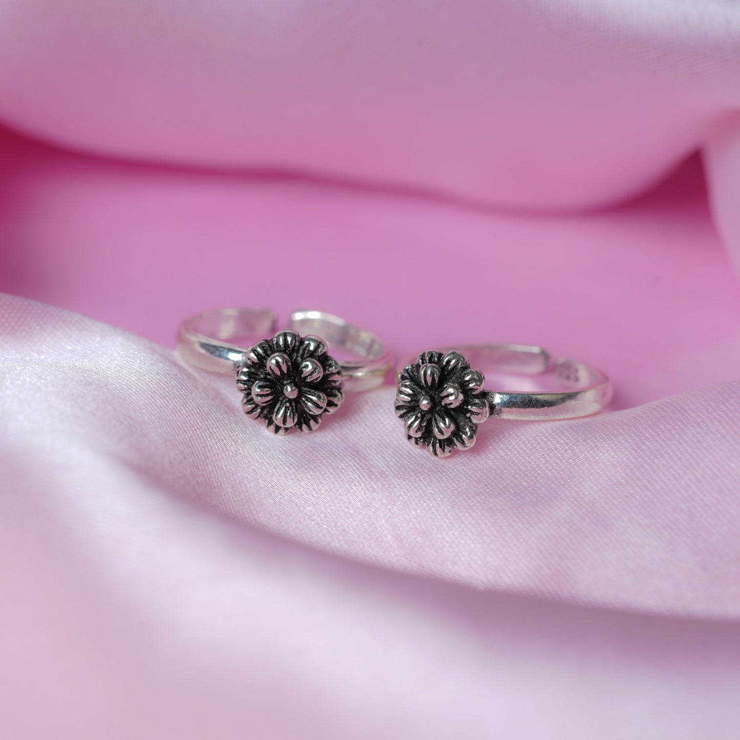 Mishi Flower Layered Toe Ring