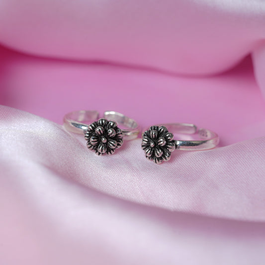 Mishi Flower Layered Toe Ring