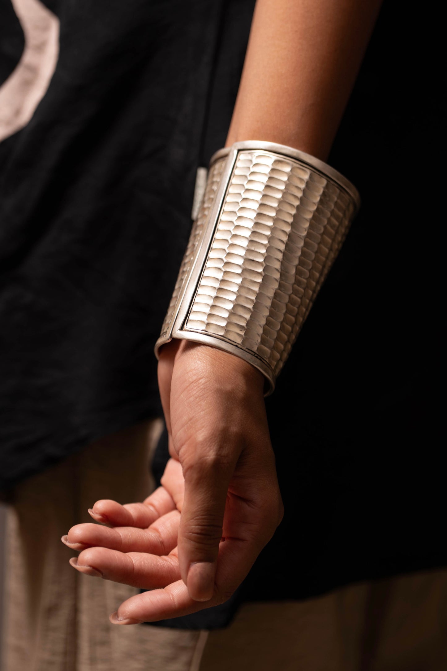Anokhi Hammered Statement Handcuff