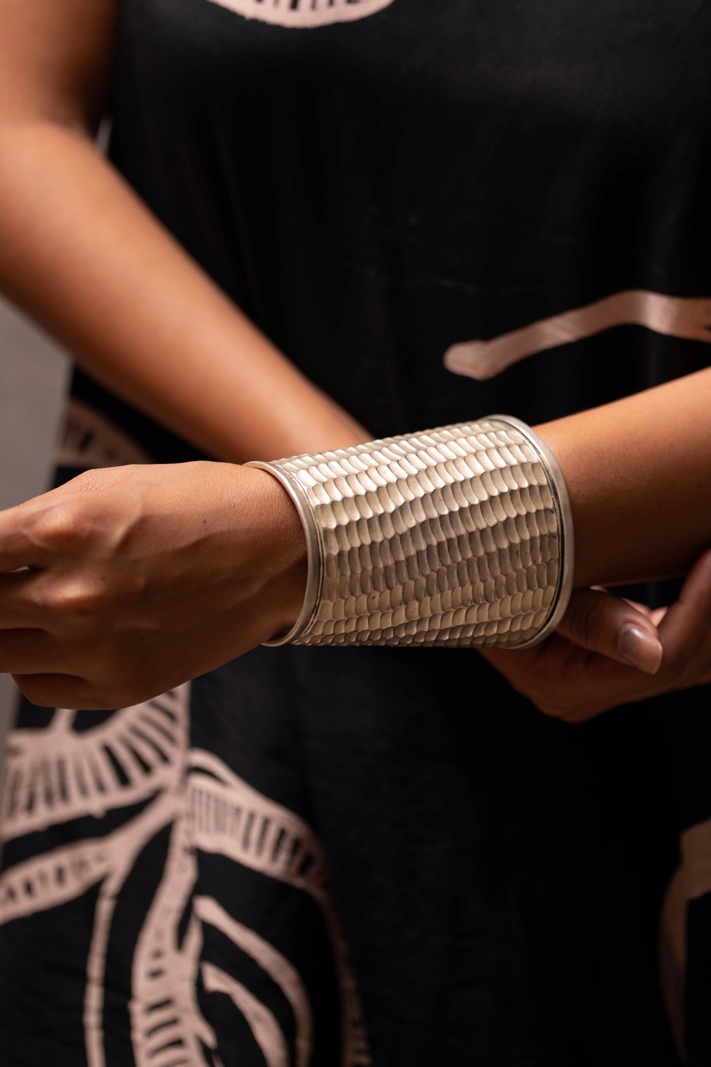 Anokhi Hammered Statement Handcuff