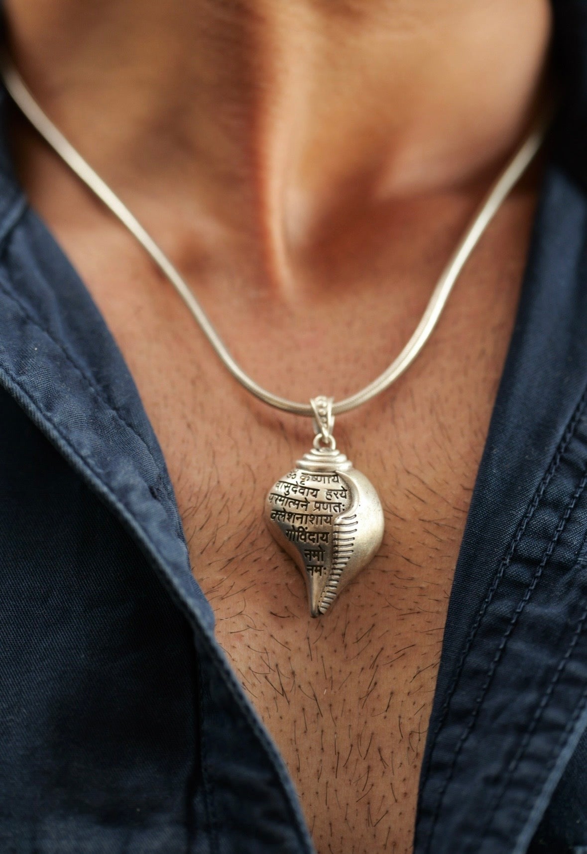 Shri Krishna Vasudevaya Shankha Pendant