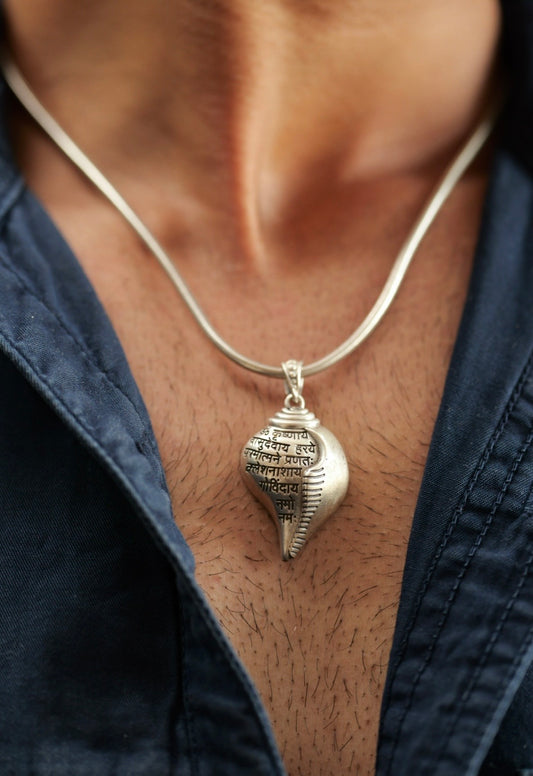 Shri Krishna Vasudevaya Shankha Pendant