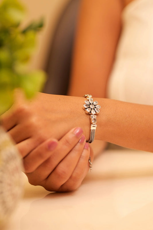 Essence Flower Jadau Bracelet
