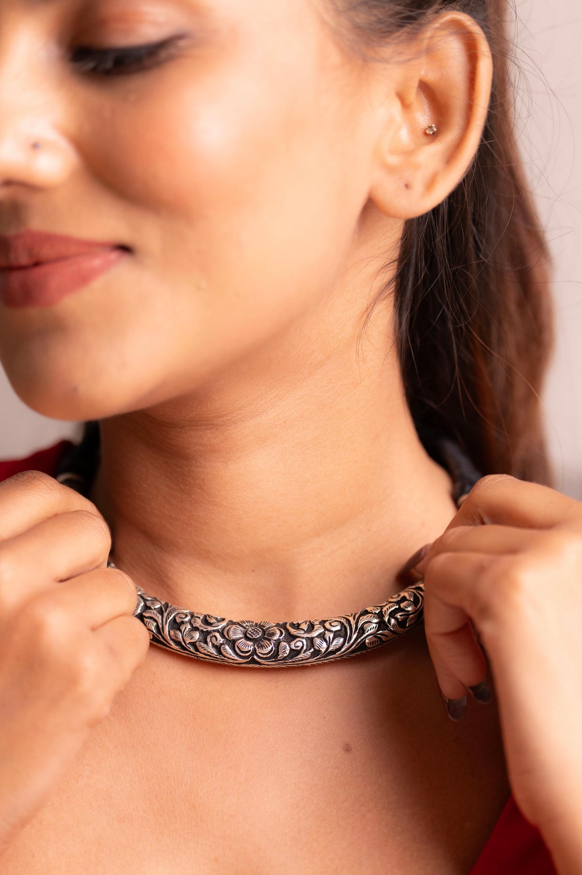 Classic Chitai Flower Engraved Hasli