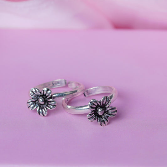 Anokhi Rose Petal Toe Ring