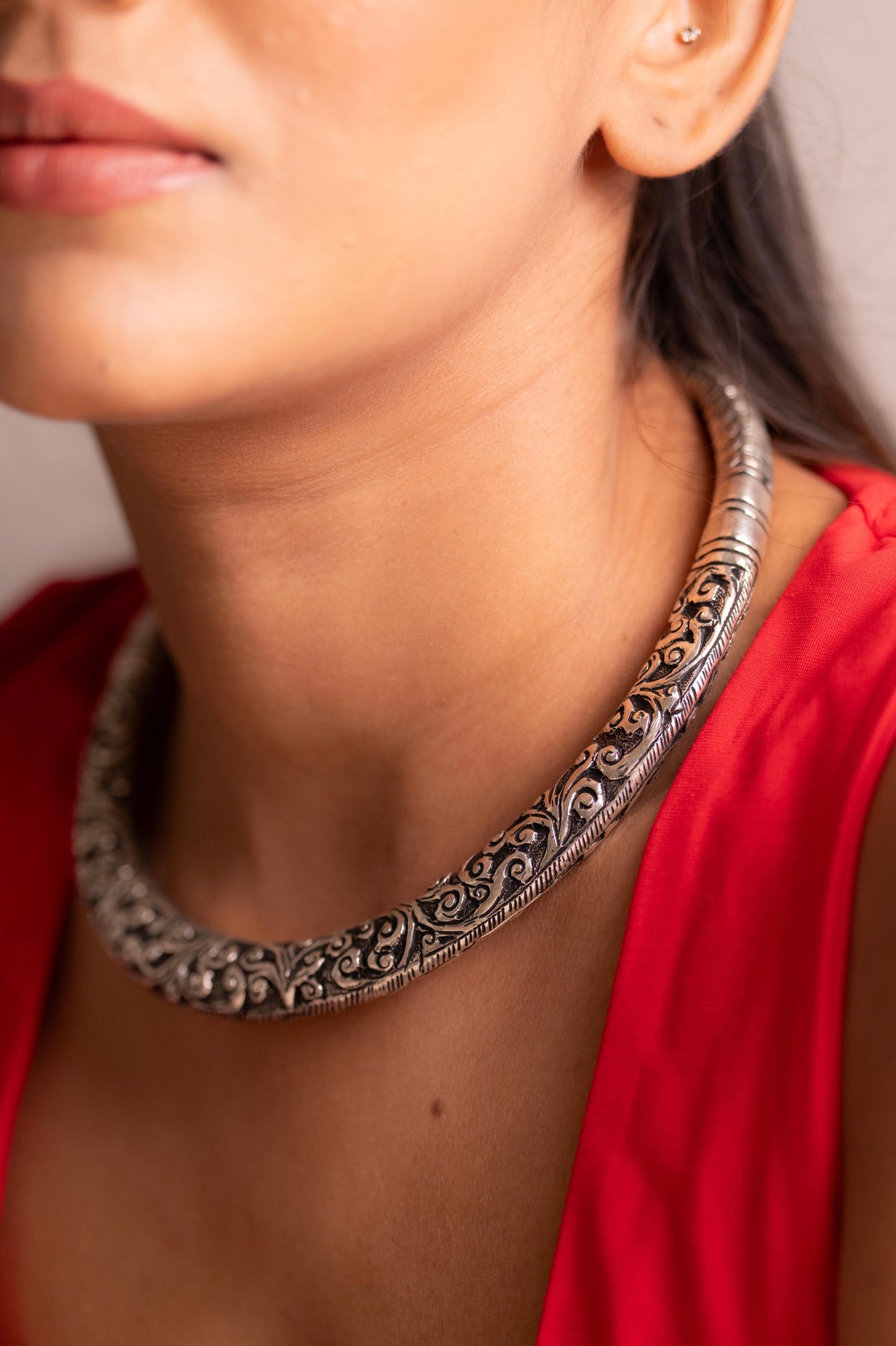 Anokhi Chitai Detailed Engraved Hasli