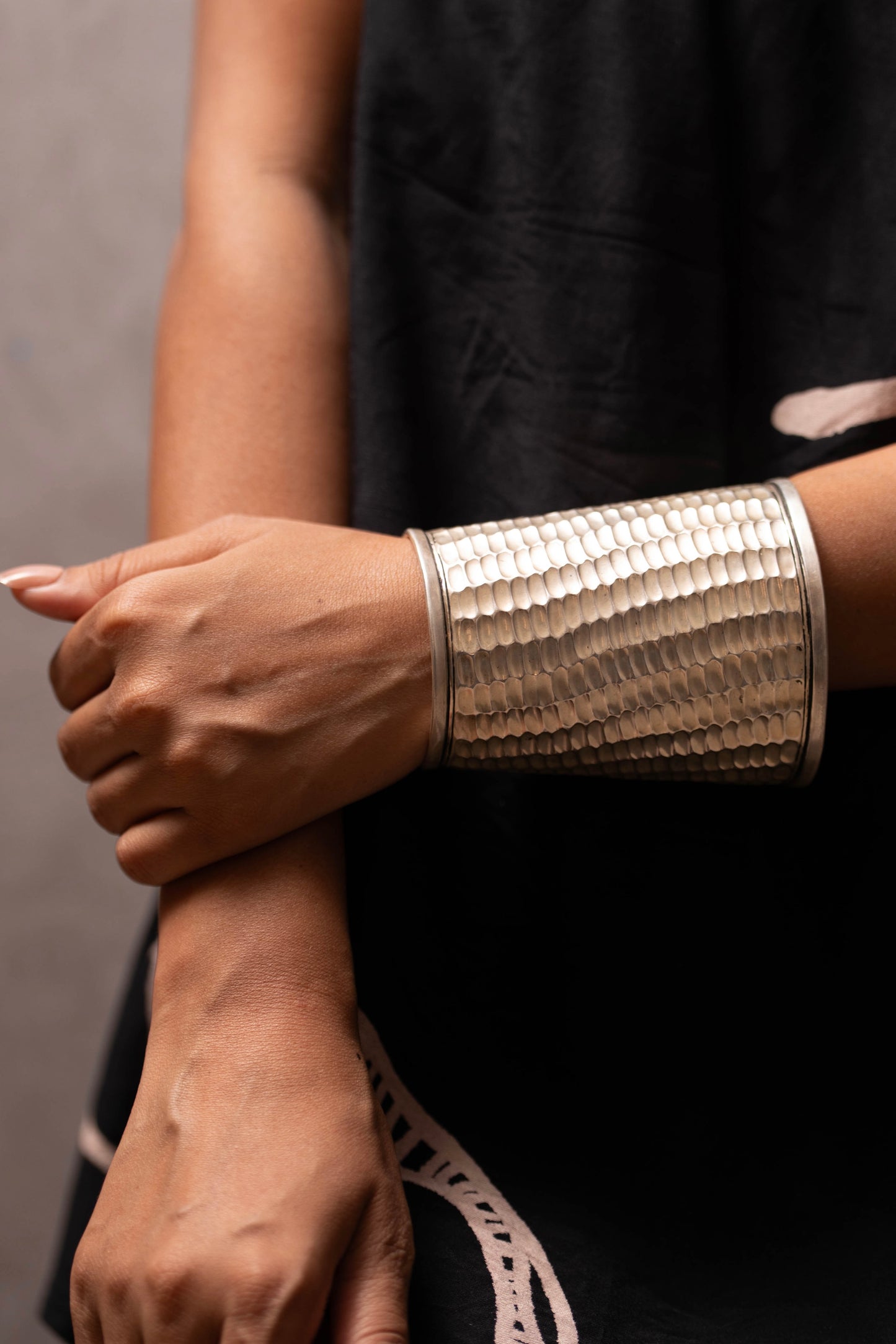 Anokhi Hammered Statement Handcuff