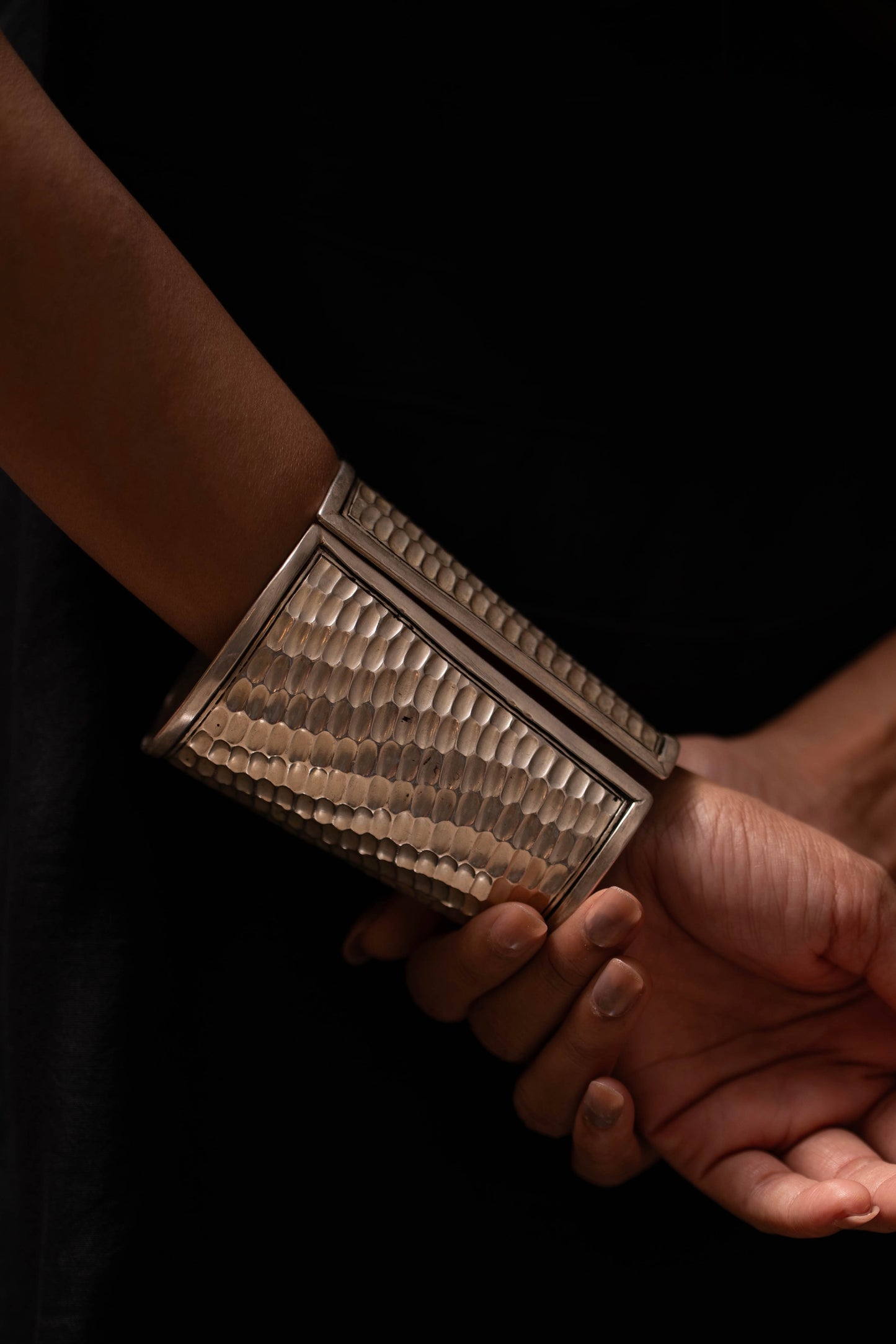 Anokhi Hammered Statement Handcuff