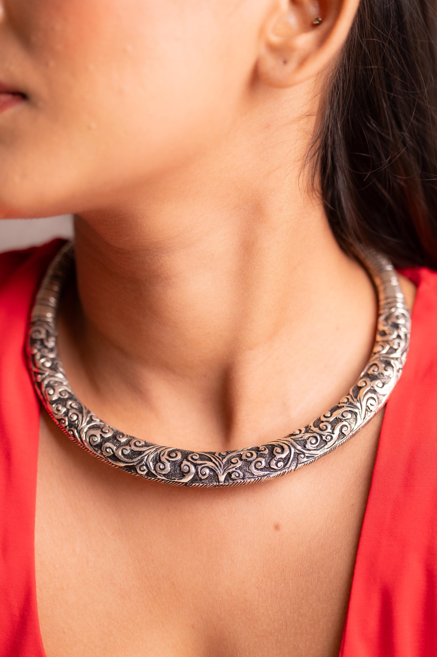 Anokhi Chitai Detailed Engraved Hasli