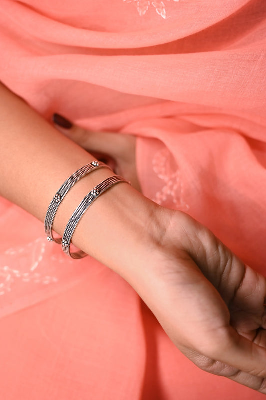 Aadya Flower Twisted Bangle