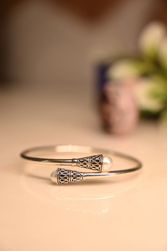 Khiaa Intricate Pearl Kada