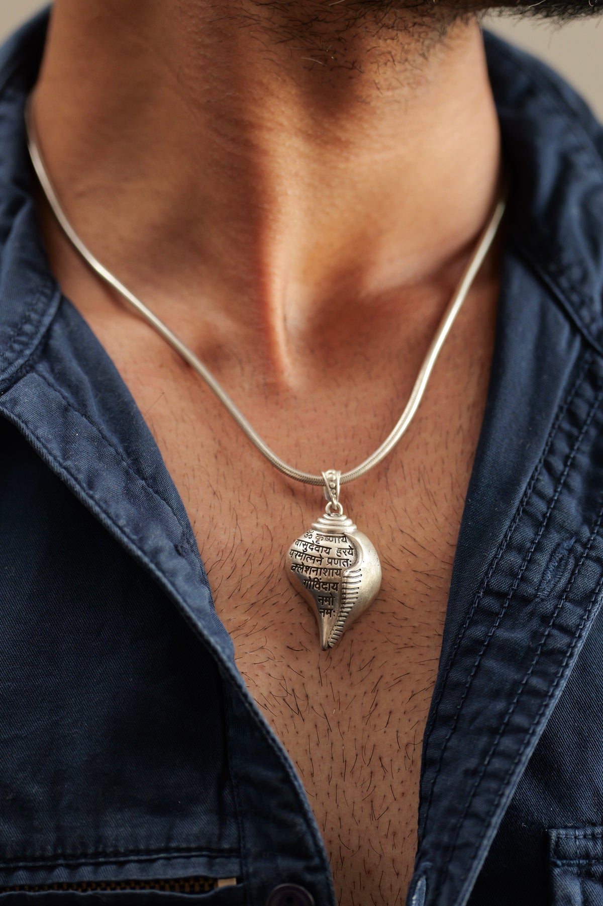 Shri Krishna Vasudevaya Shankha Pendant