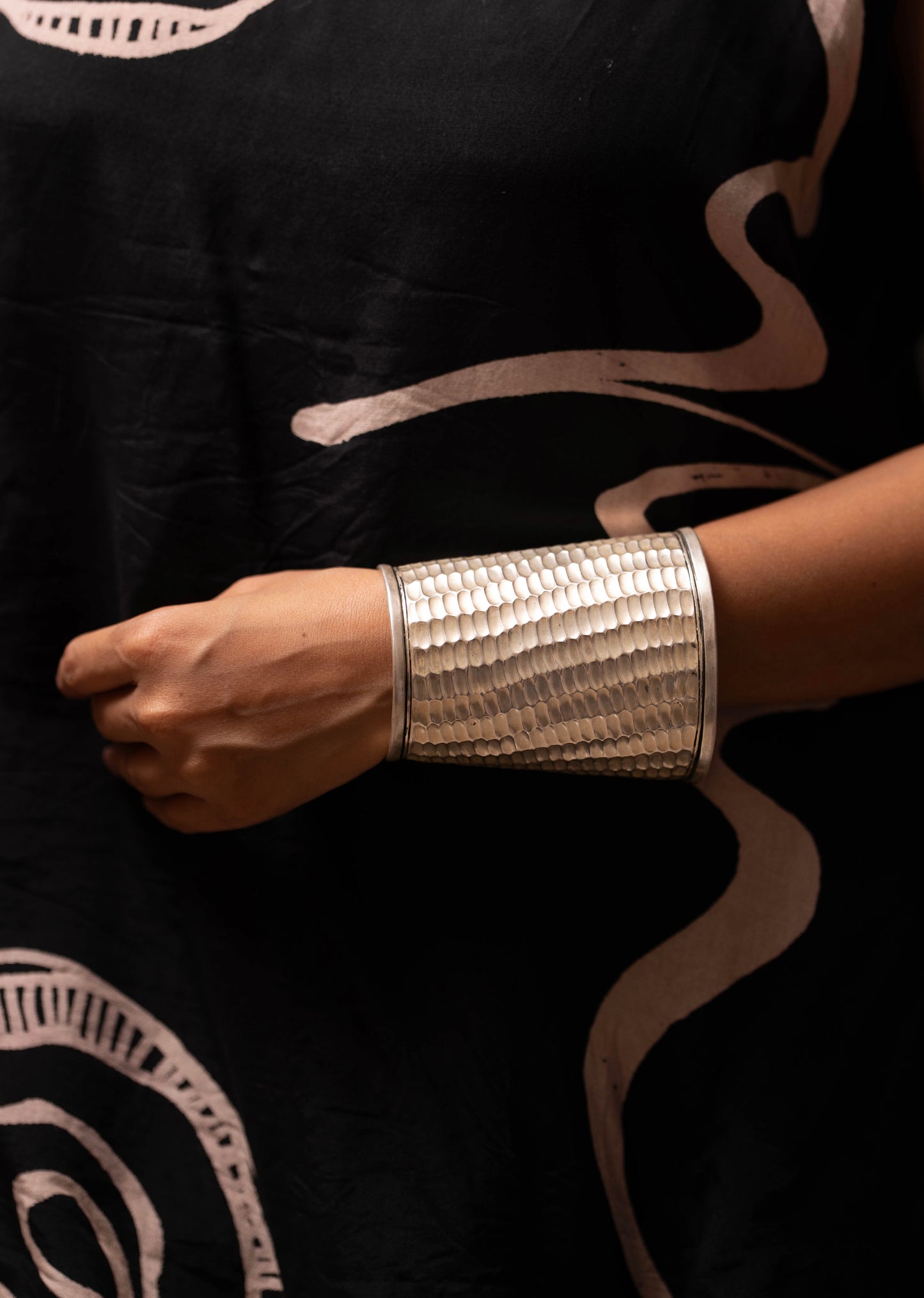 Anokhi Hammered Statement Handcuff