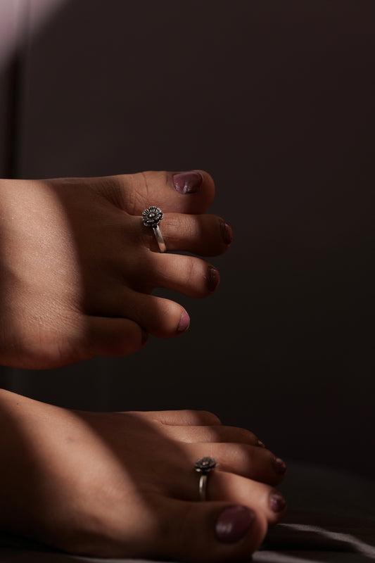 Anokhi Daisy Bloom Toe Ring