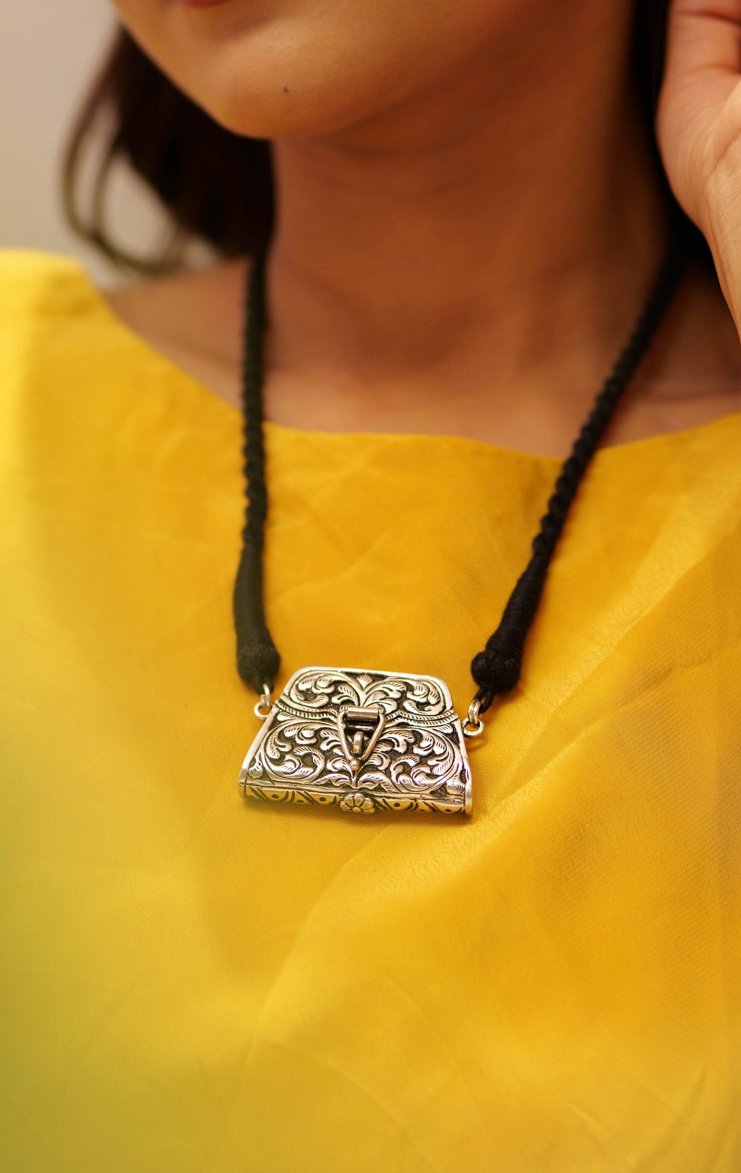 Aadhya Timeless Chitai Purse Necklace (Black Dori)