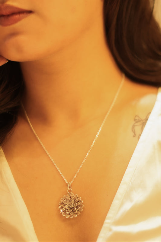 Lustre Flower Twinkling Pendant