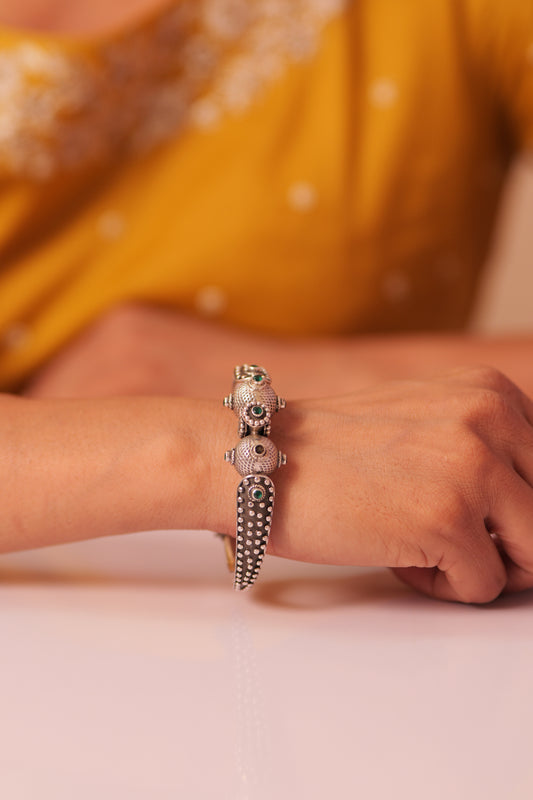 Anokhi Dual Motif Detailed Timeless Kada