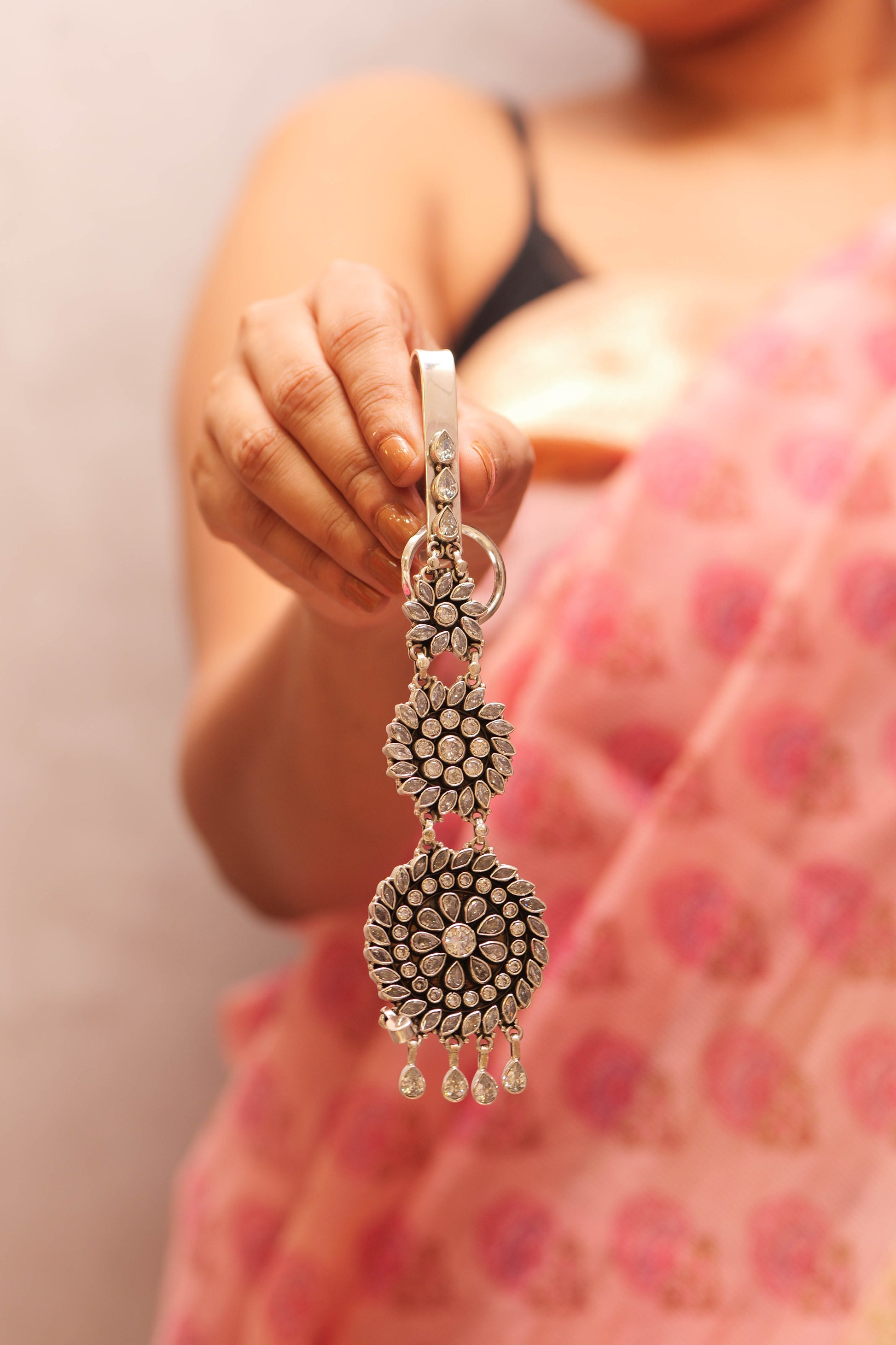 Lustre Twinkling Floral Circle Satka