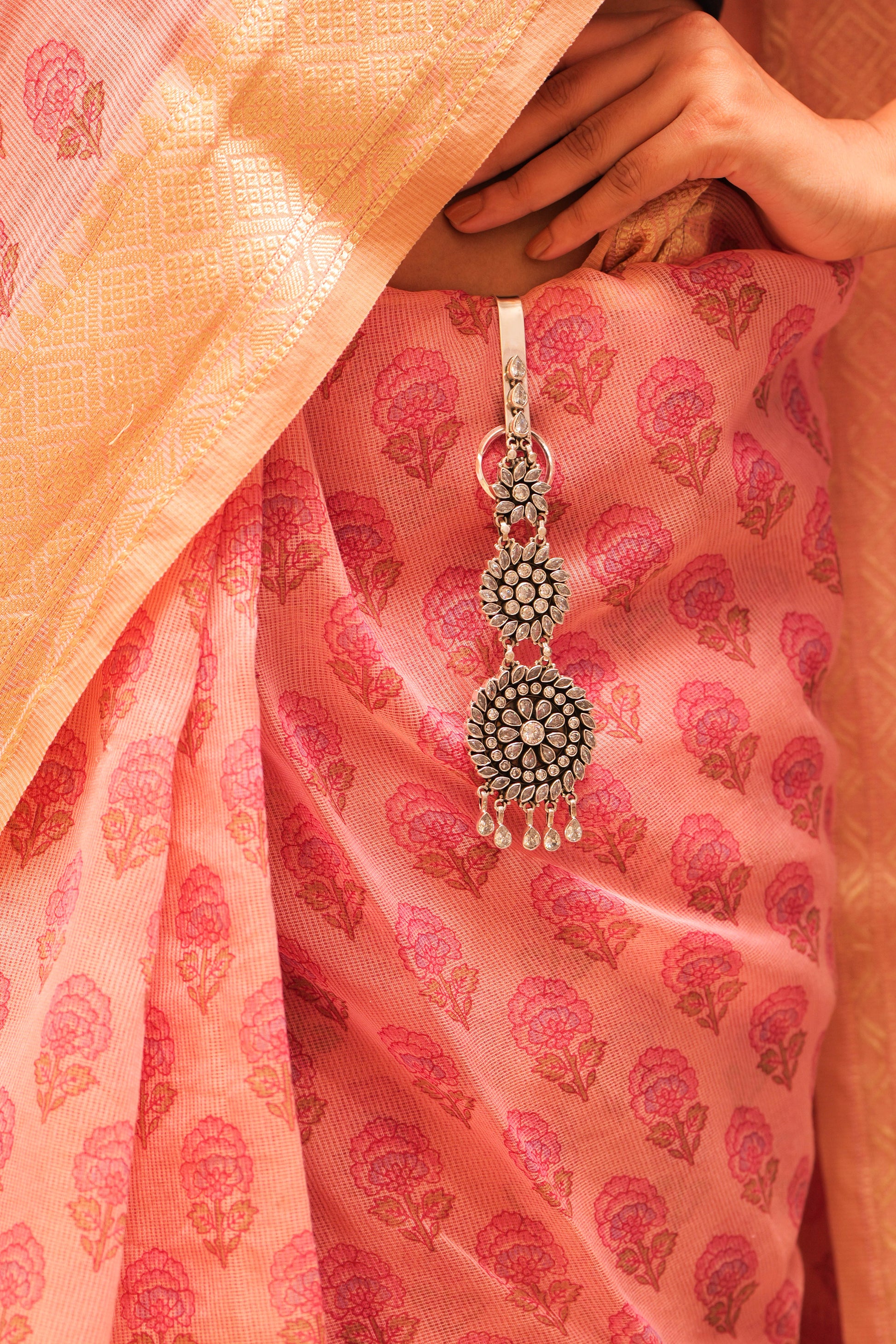 Lustre Twinkling Floral Circle Satka