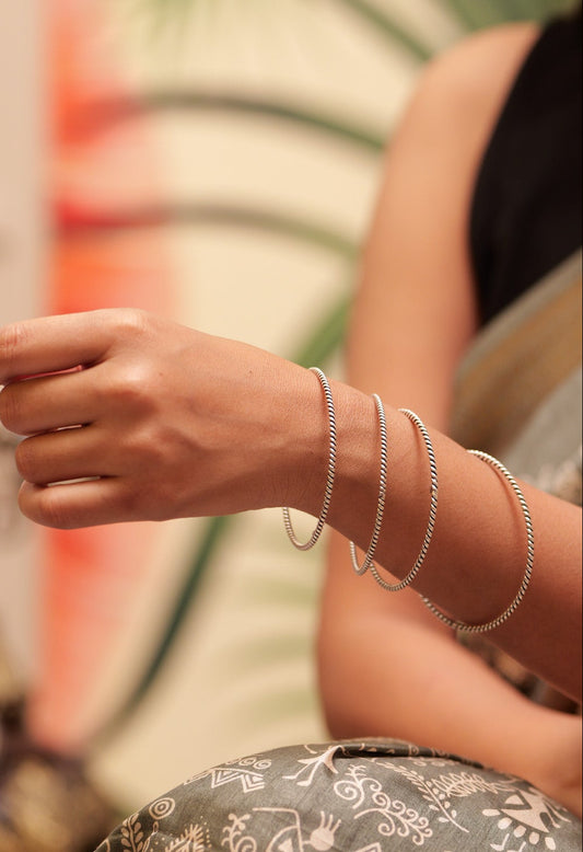 Aadhya Spiral Line Bangle