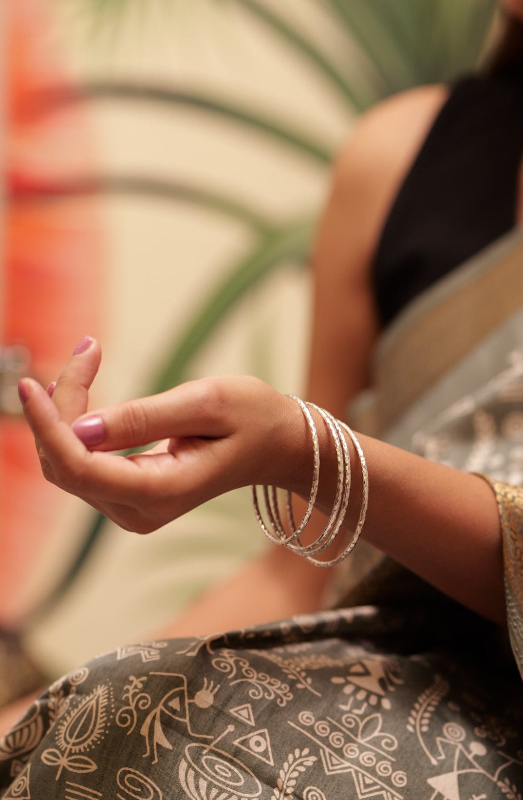 Aadhya Hammered Shine Bangle