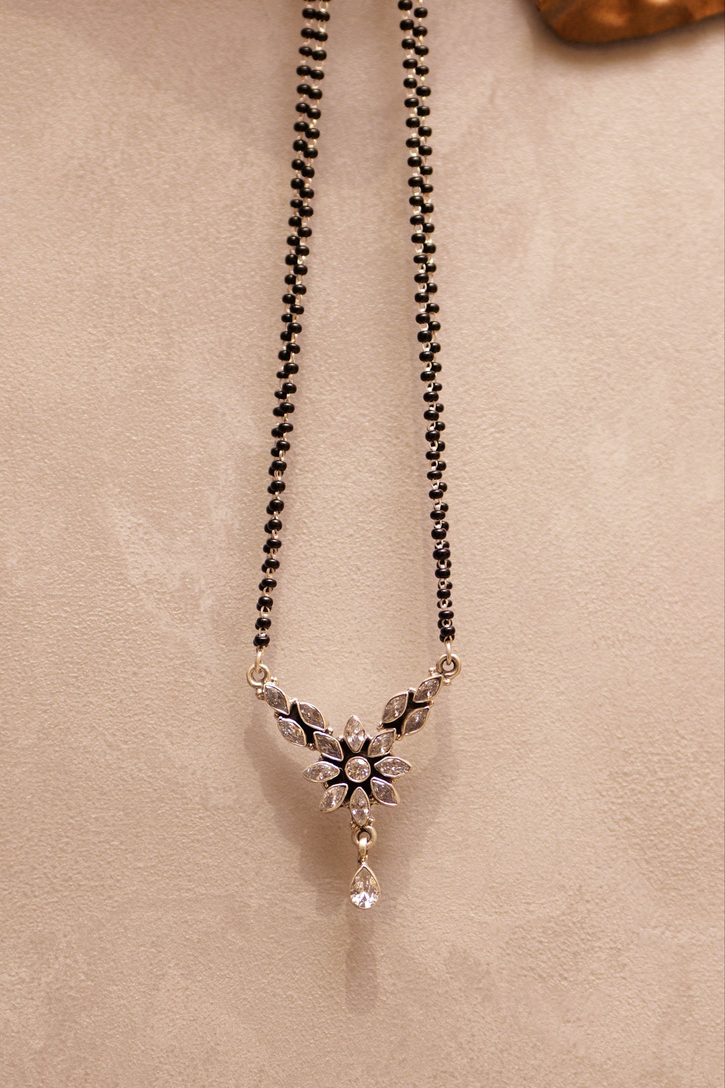 Aadhya Jadau Floral Mangalsutra