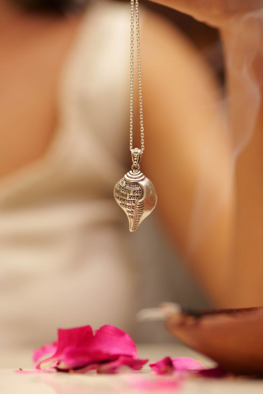 Shri Krishna Vasudevaya Shankha Pendant