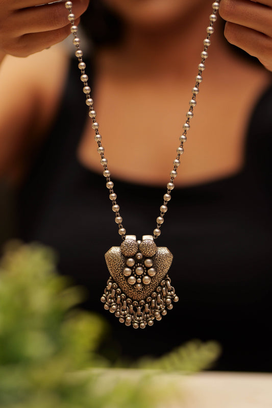 Anokhi Textured Daana Fringe Necklace