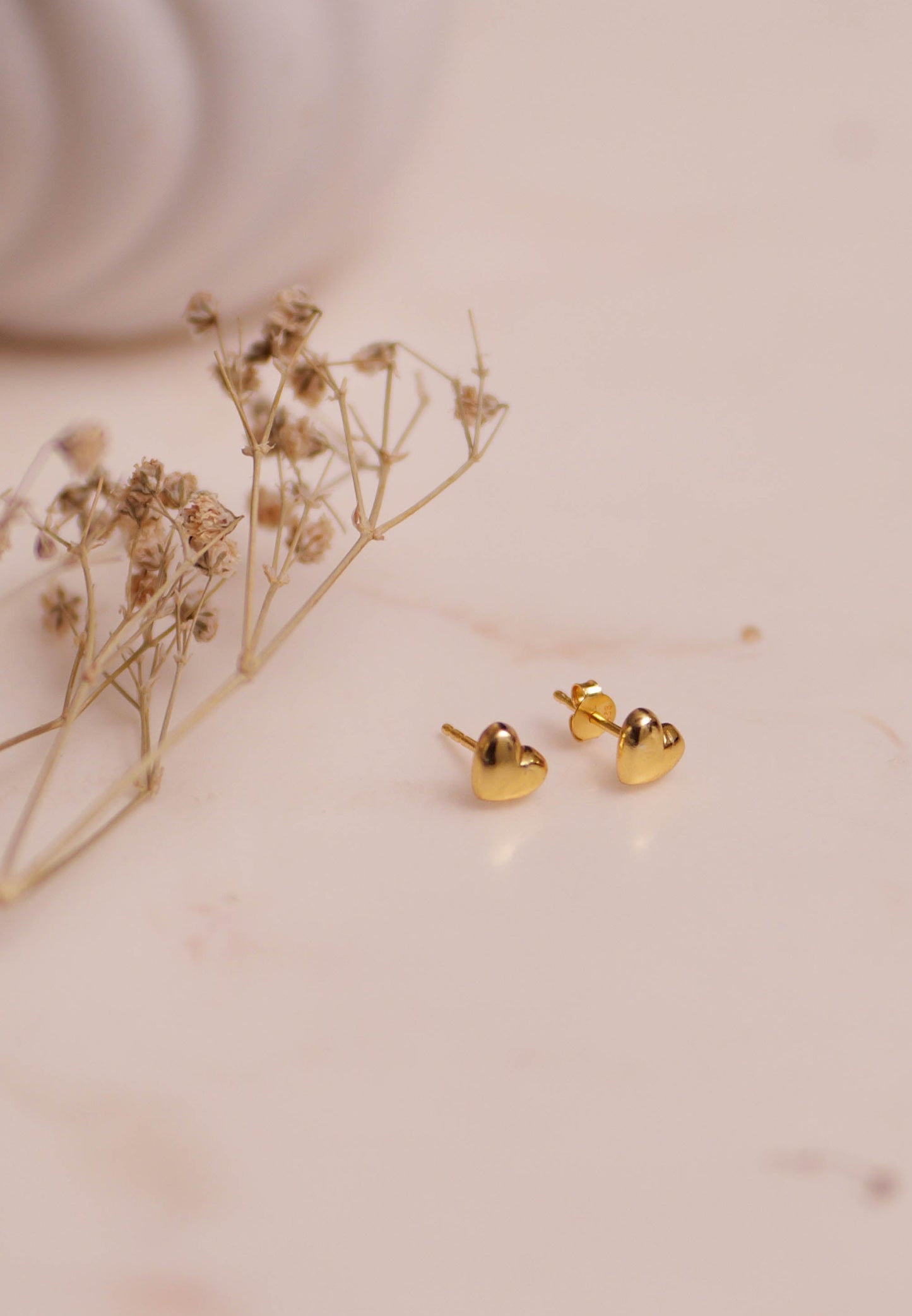 Mishi Heart Glow Studs