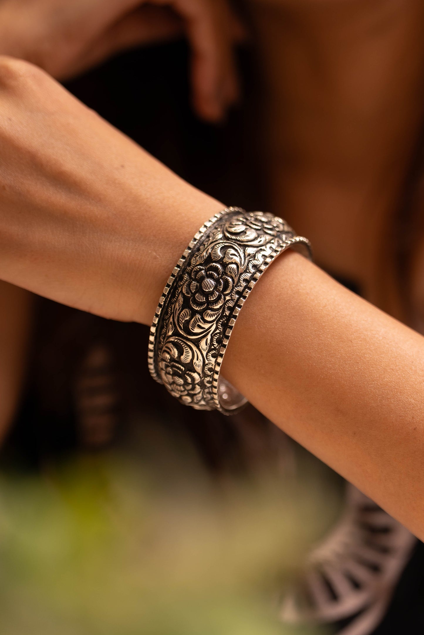 Classic Chitai Carved Flower Bangle