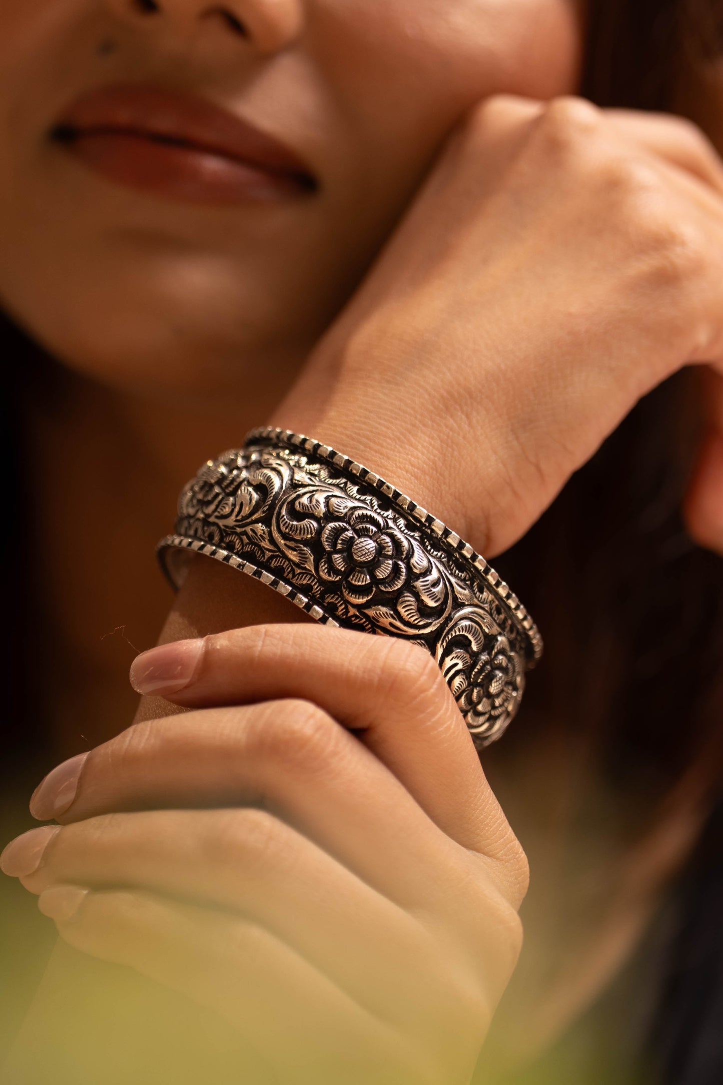 Classic Chitai Carved Flower Bangle